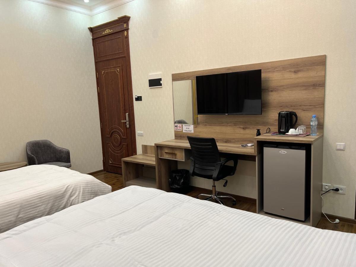 Hotel Sharq Dushanbe Exterior photo